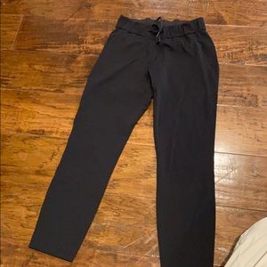 Lululemon Size 4 On the Fly 7/8 pants